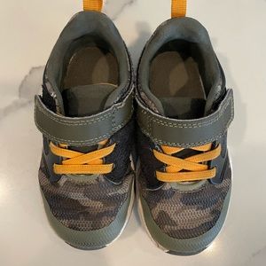 Toddler Boy’s Wide Sneakers | Cat & Jack | size 8W